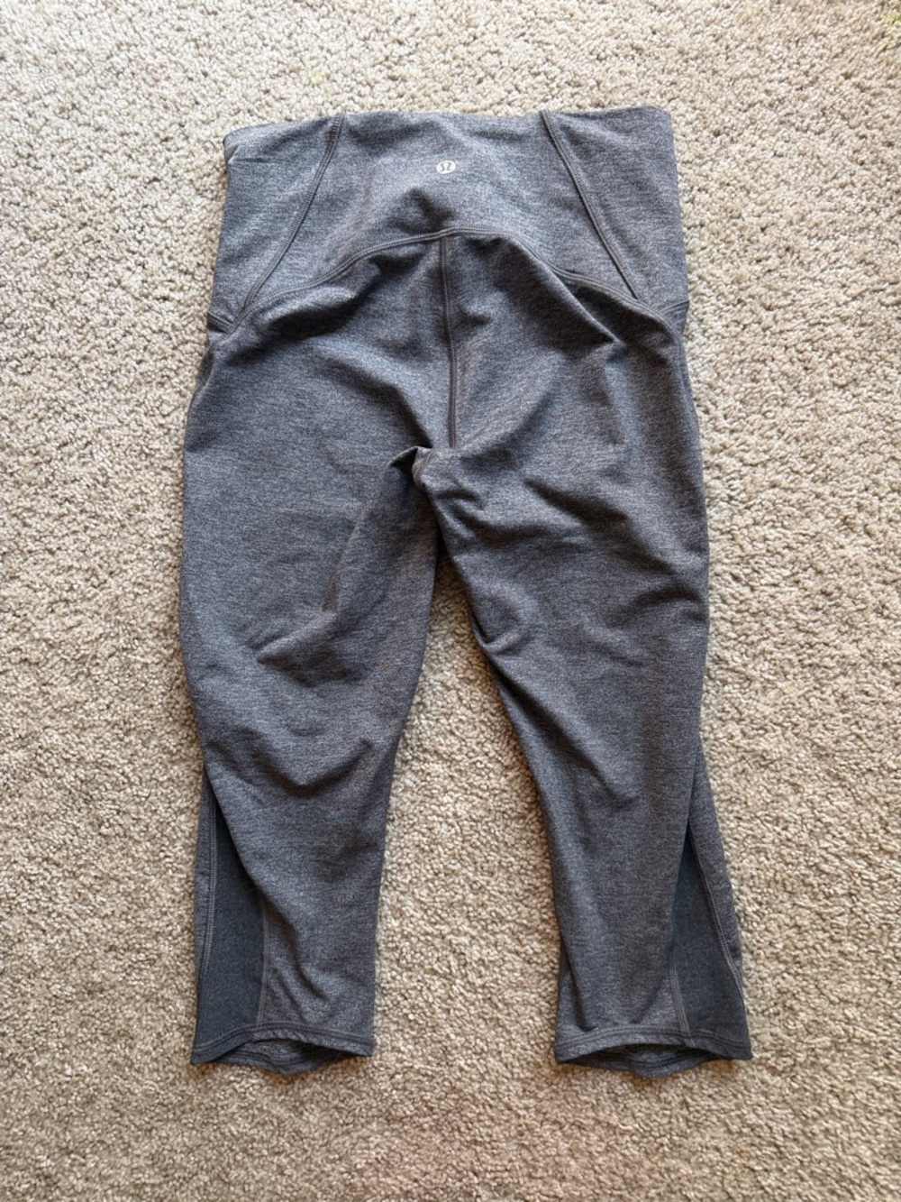 lululemon athletica' Charcoal Gray Capri Leggings size 6